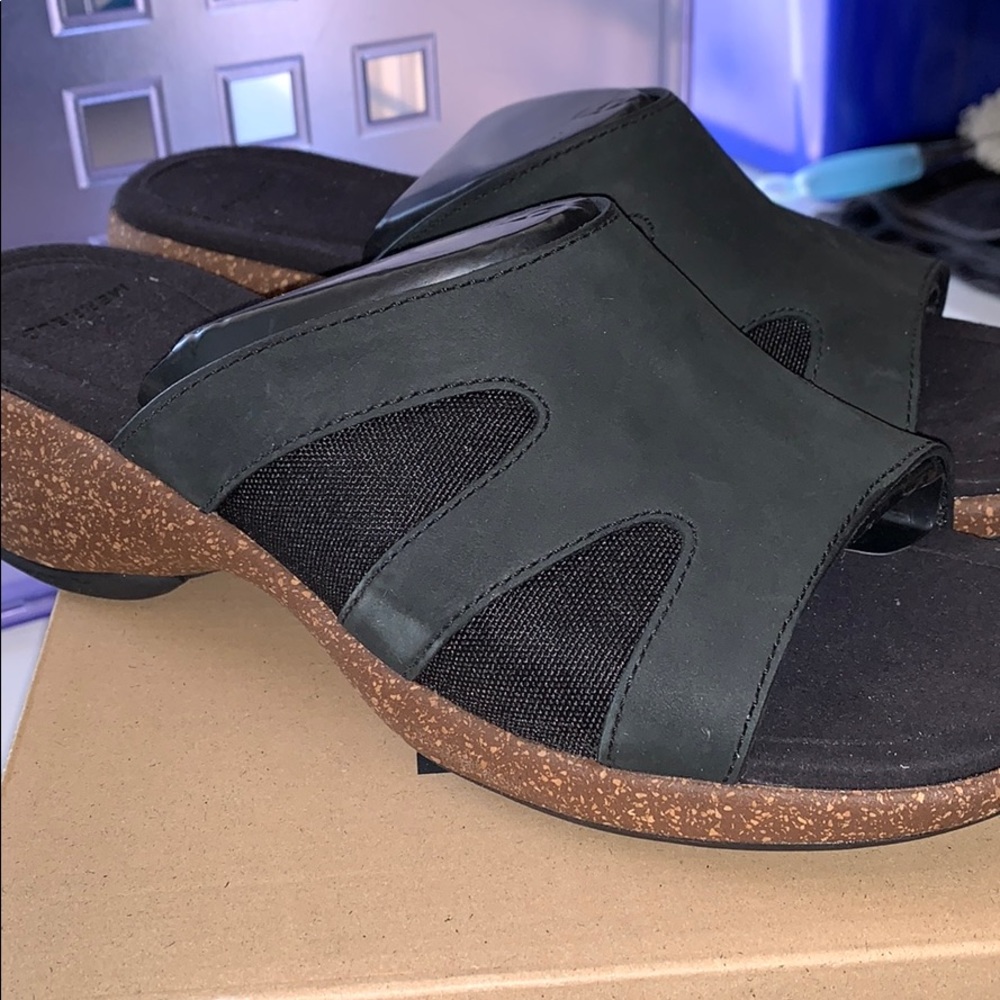 ✨Brand new ✨sundial slides by Merrell’s!